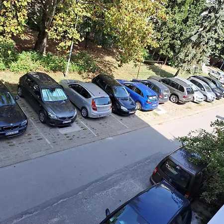 Emili Apartman